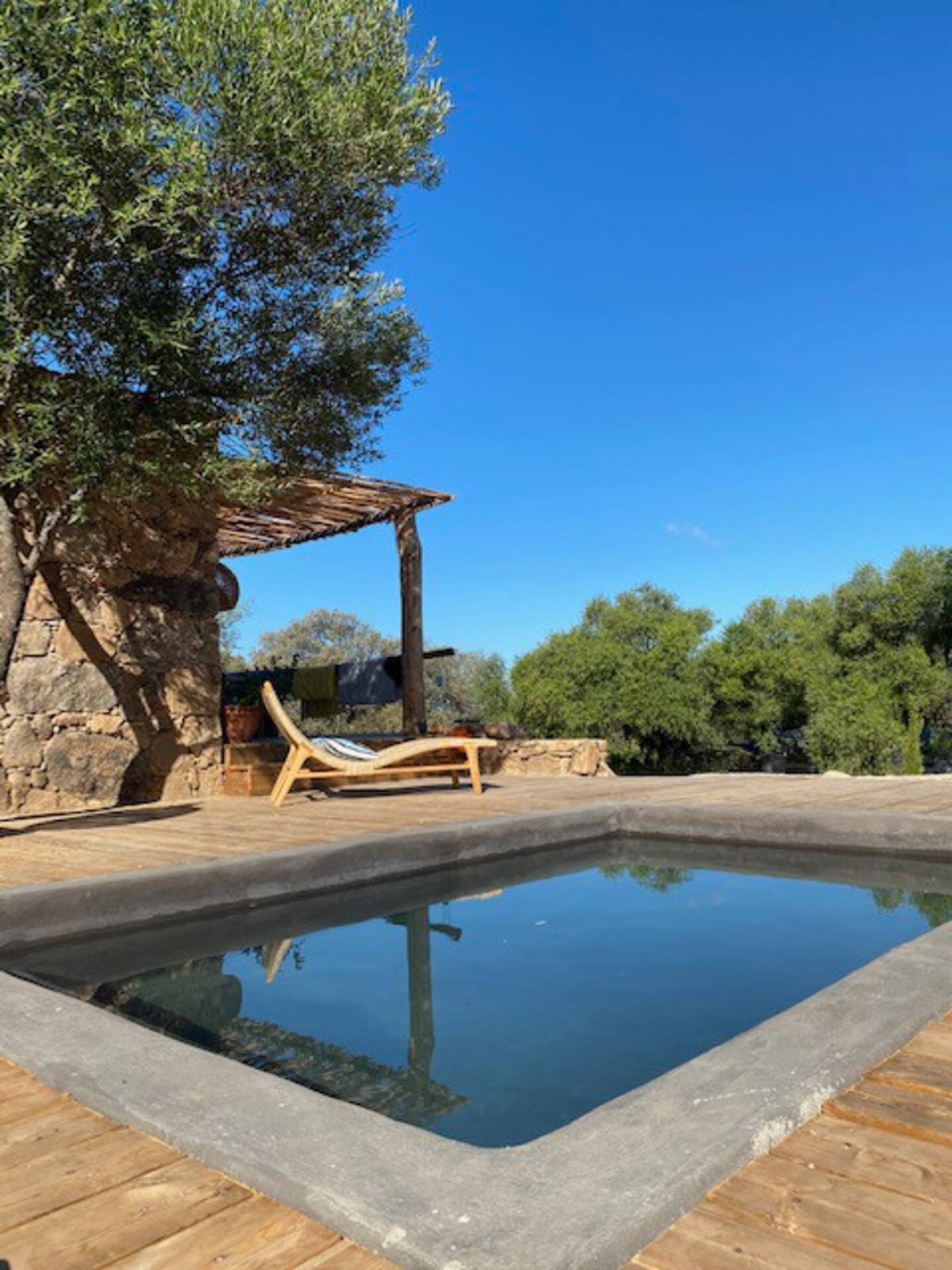 Corse, sejour de jeune en corse, paysage, beauté, ile de beauté, piscine, ciel bleu